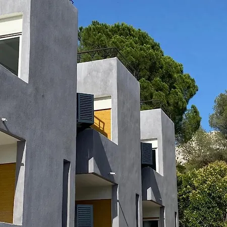 Les Baux-beaux Apartment *